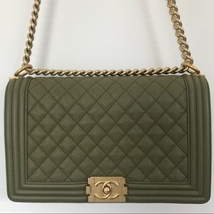 SOLD.Chanel new medium caviar leather boy bag